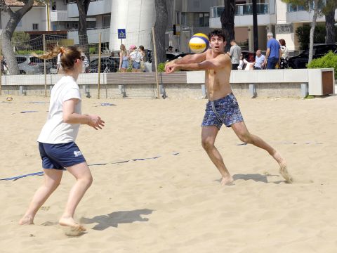 BEACH VOLLEY