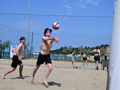 BEACH VOLLEY